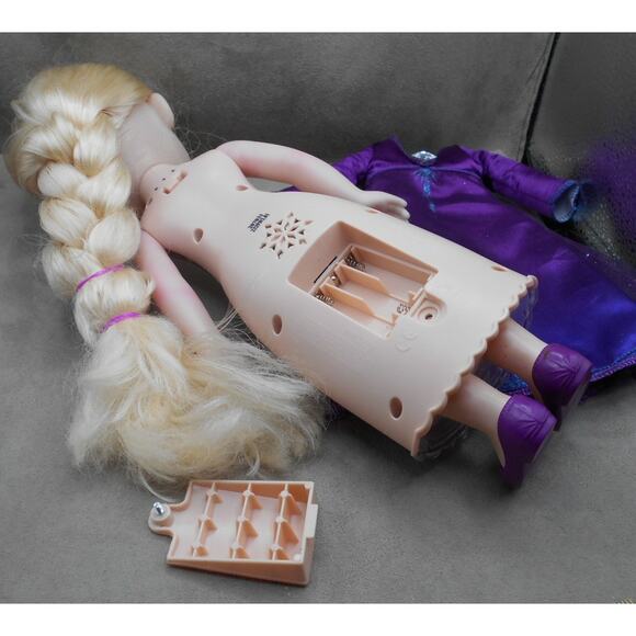Disney Frozen 2 "Into The Unknown" Elsa Doll Talks/Sings Works Jakks Pacific - Picture 10 of 12
